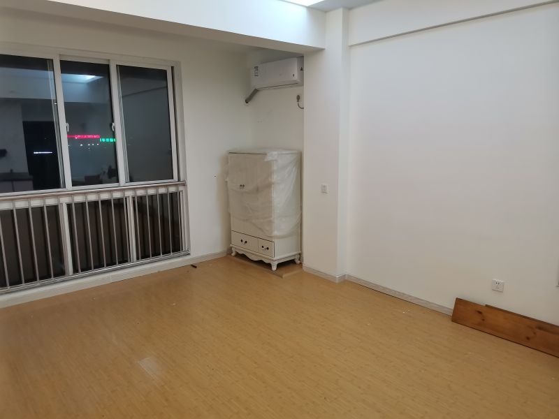 品质小区！1室1厅1卫40m²全明户型，朝向采光好。