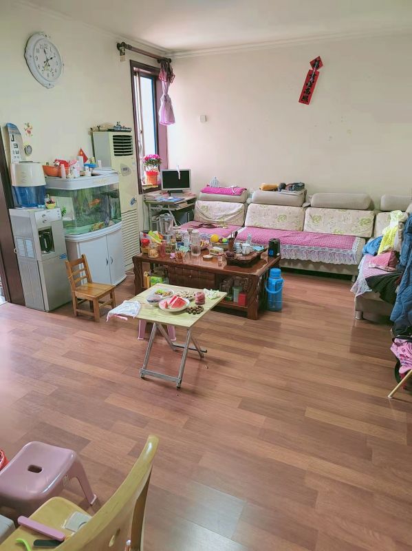精装修3室2厅1卫108m²