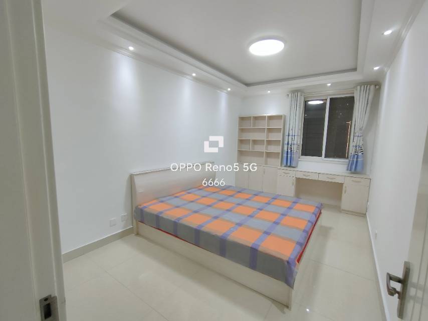 精装修4室2厅2卫189m²140万元