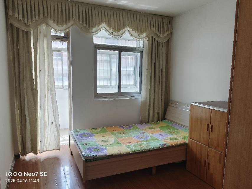 普通装修3室2厅1卫90m²1100元/月