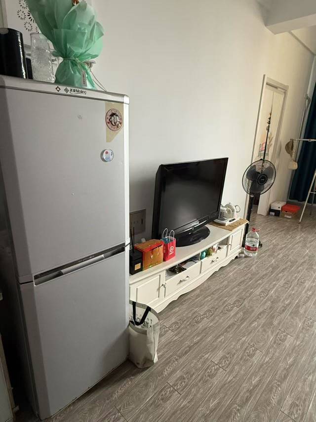 普通装修1室1厅1卫70m²1200元/月