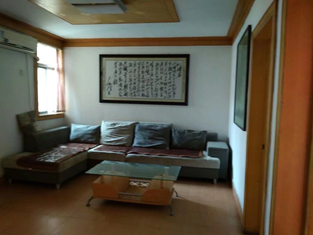 3室2厅1卫， 繁华商圈，近学校，好房出租。