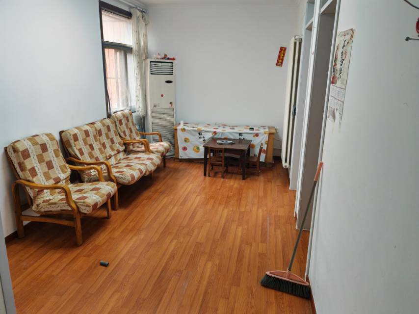 普通装修3室1厅1卫69m²1000元/月