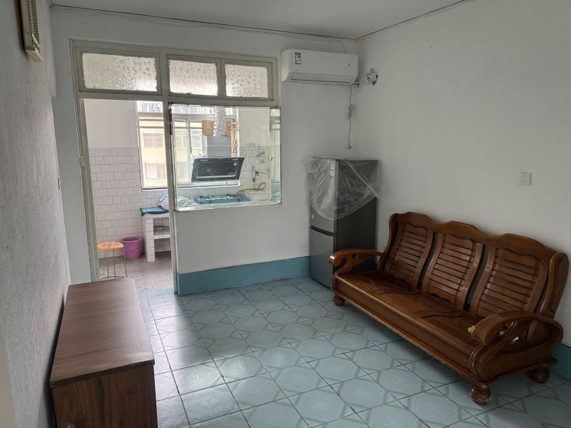 普通装修3室1厅1卫67m²1200元/月