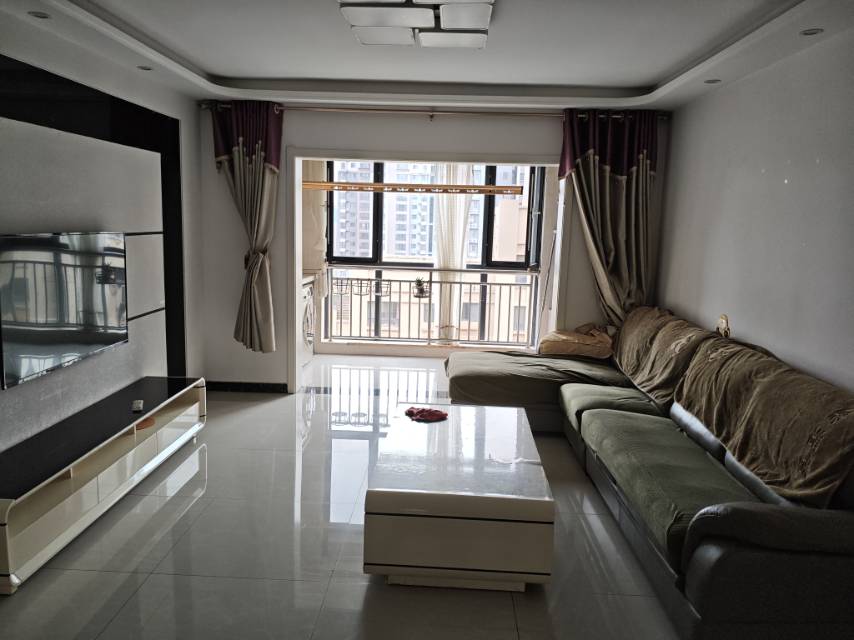 精装修3室2厅1卫135m²1800元/月