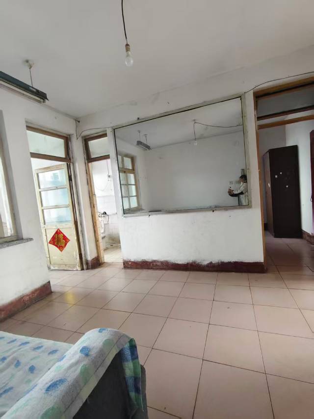 普通装修3室1厅1卫80m²500元/月