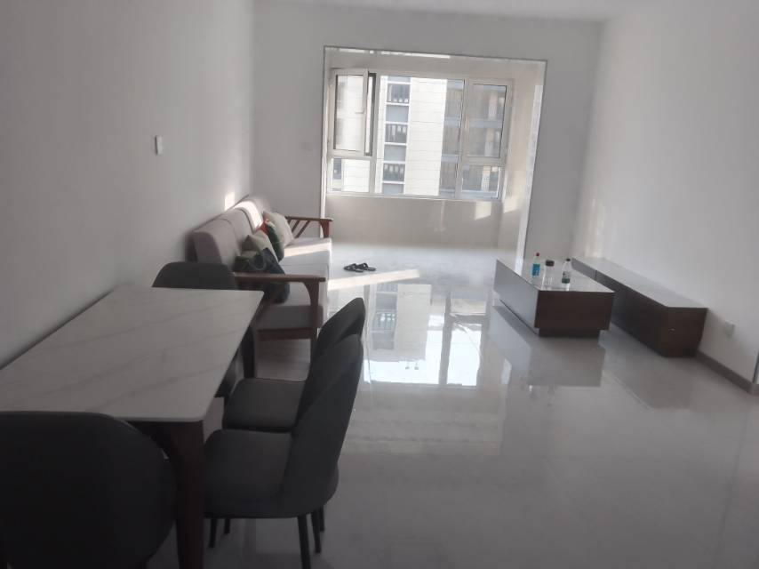 普通装修3室2厅1卫100m²1300元/月