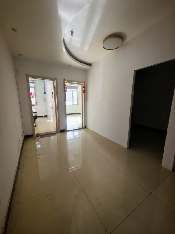 普通装修3室1厅1卫80m²1300元/月