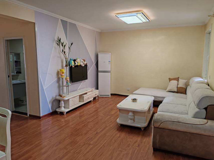 精装修3室2厅1卫119m²1500元/月