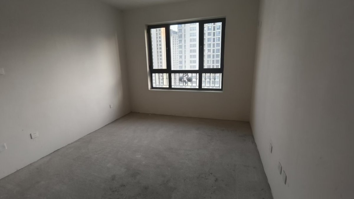 毛坯3室2厅1卫127m²99万元