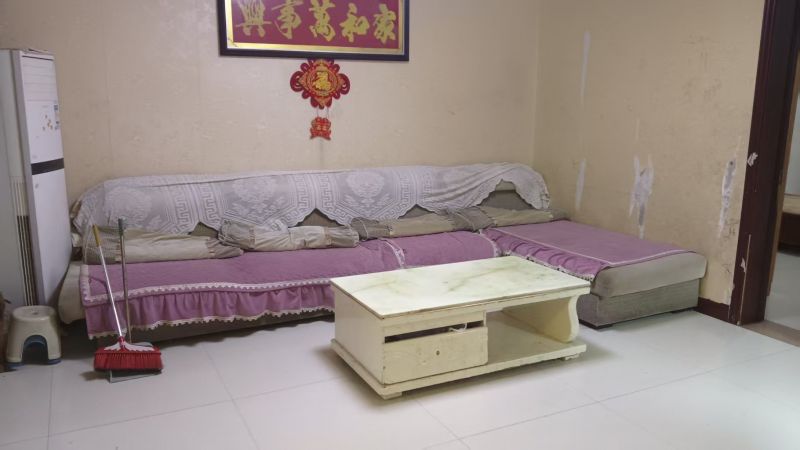 普通装修3室2厅1卫98m²1400元/月