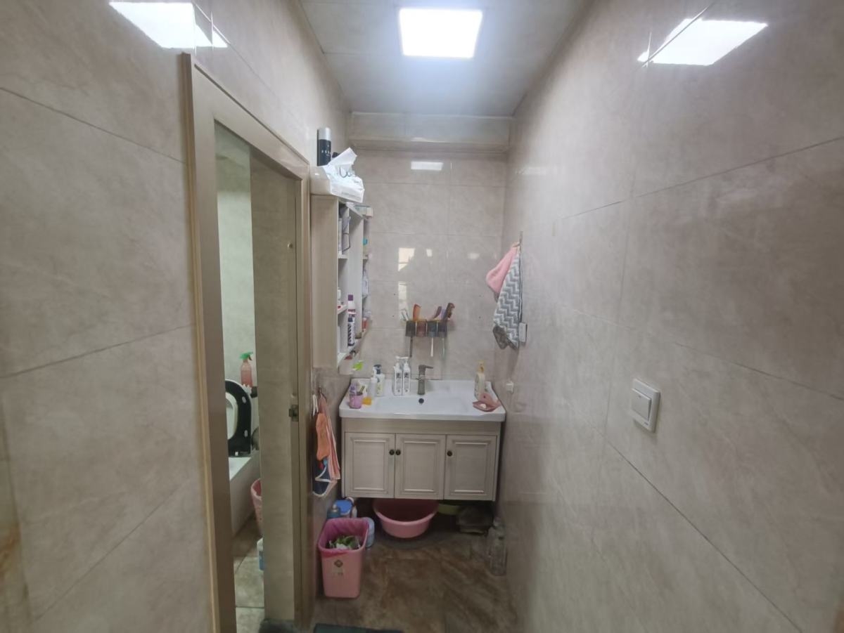 精装修3室1厅1卫86m²49万元