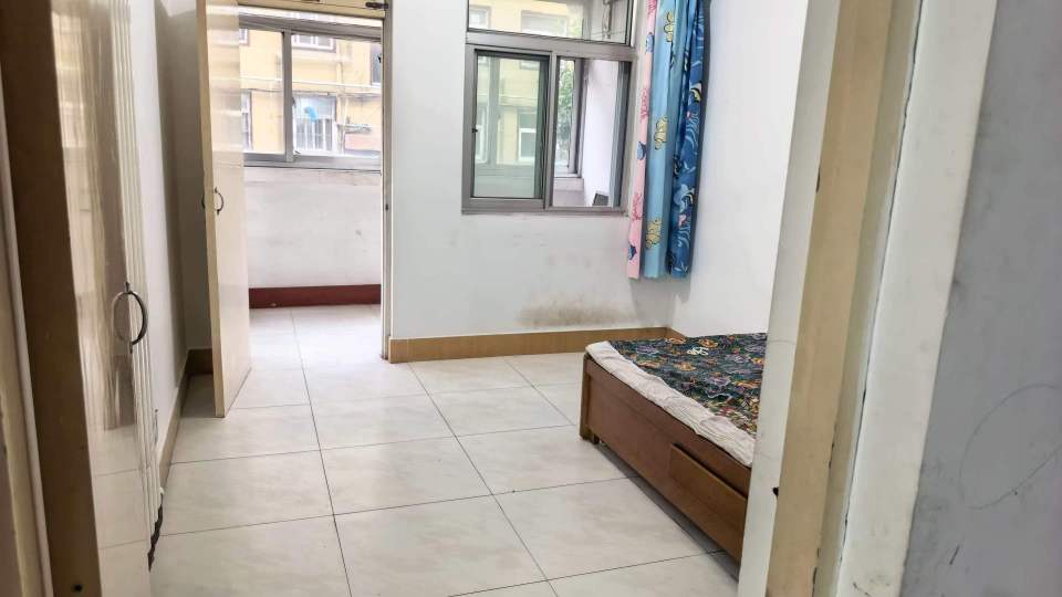 普通装修3室1厅1卫81m²1500元/月