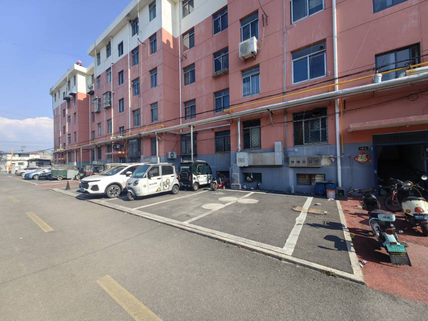 普通装修3室2厅1卫85m²900元/月