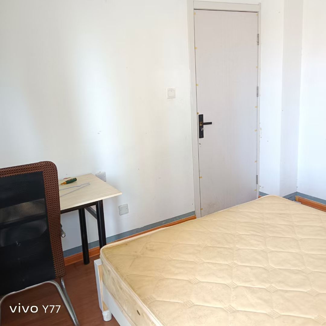 普通装修5室1厅1卫15m²399元/月