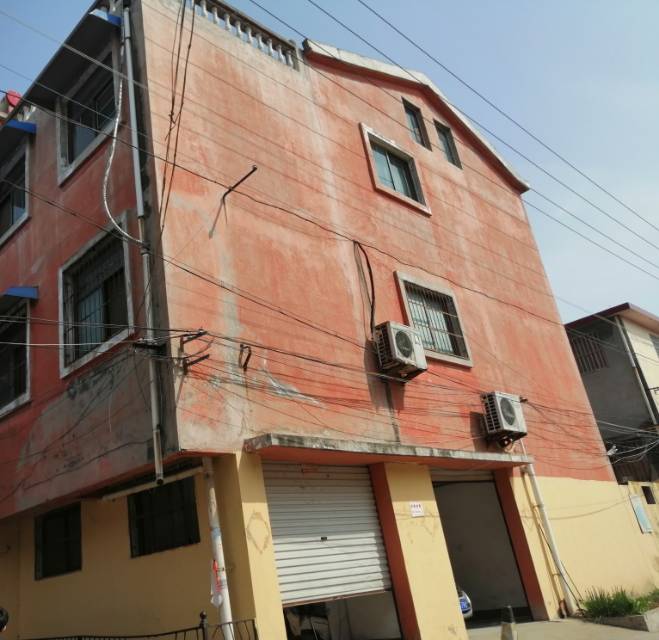 普通装修1室1厅1卫30m²350元/月