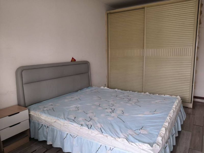 普通装修3室1厅1卫100m²800元/月
