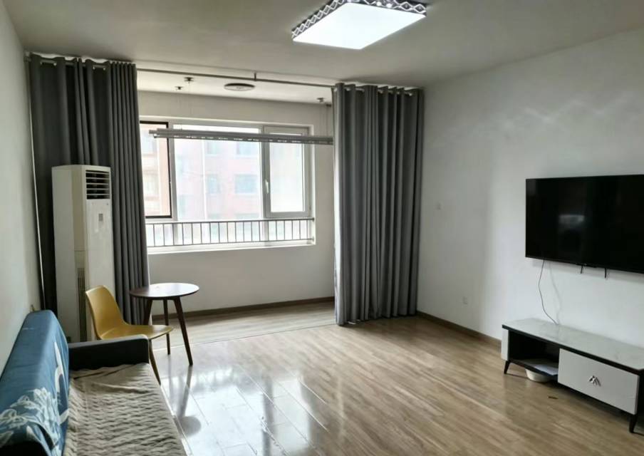 普通装修4室2厅1卫139m²2000元/月