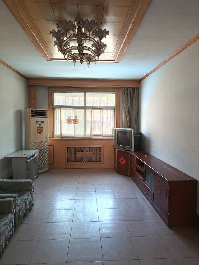 精装修3室2厅1卫99m²1100元/月