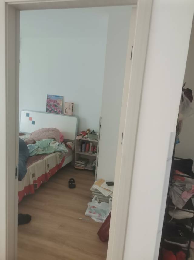 普通装修4室2厅2卫130m²1400元/月