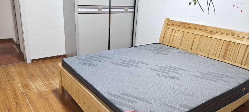 普通装修3室2厅1卫133m²1450元/月