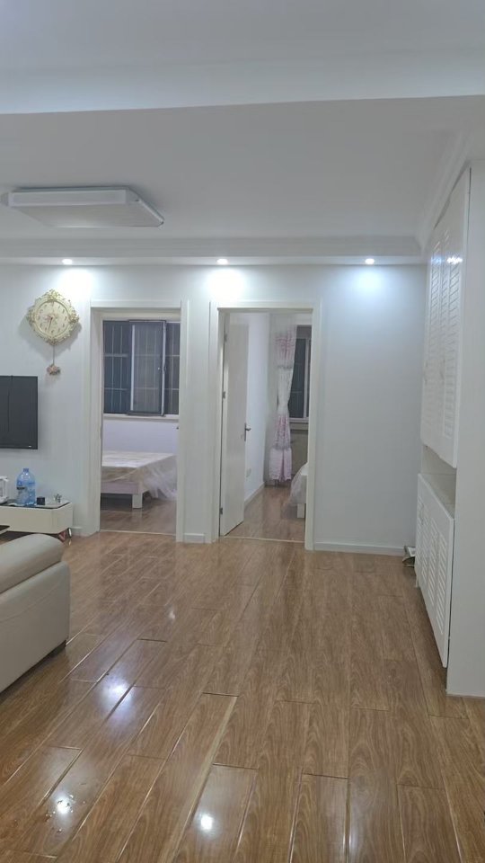 精装修3室2厅1卫92m²1300元/月
