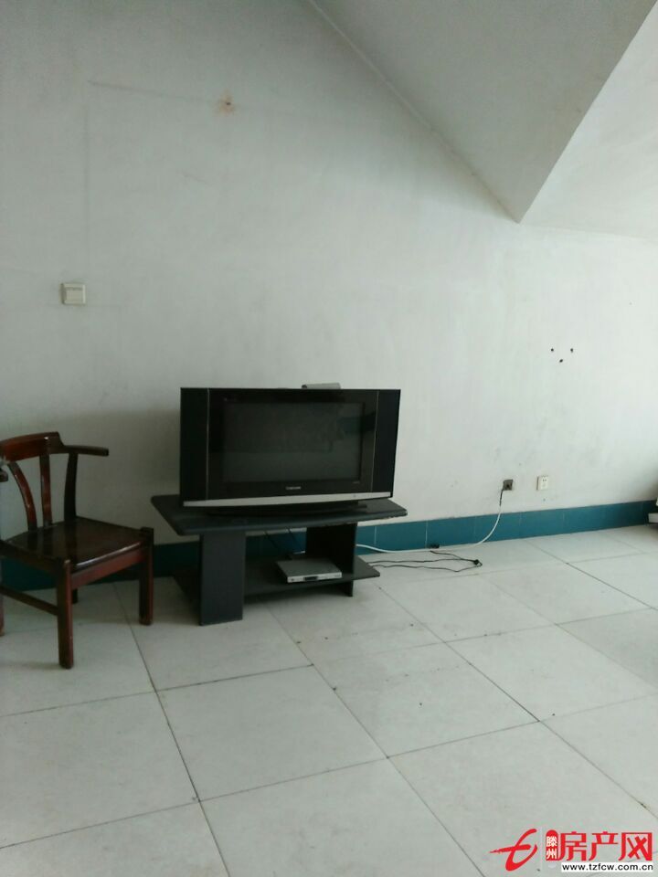 滕阳丽都小区，装修，供暖，有家具，很干净的房子