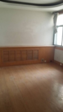 城市之光对过建工局宿舍急售，房权满二，价格低。