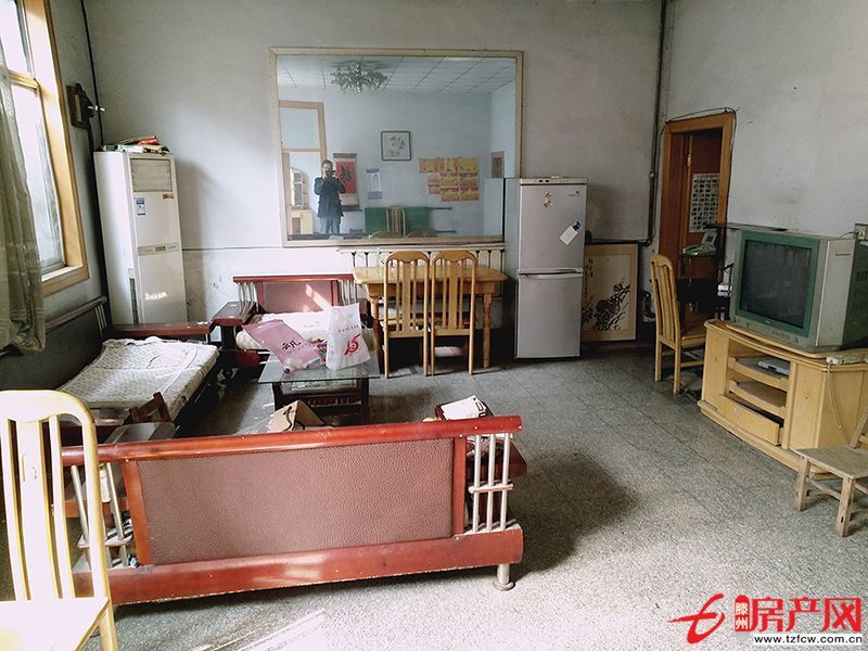 龙门黄山桥独院出租，前院居住、后院做仓库！