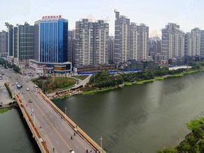 威尼斯一区，公寓楼，学校房，上学方便，价格低