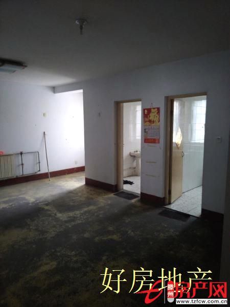 金秀家园，两室向阳，证满五年，可以贷款，没有车位储藏室