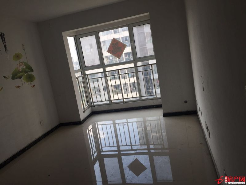 威尼斯六区三室二厅，南北通透，含储藏室