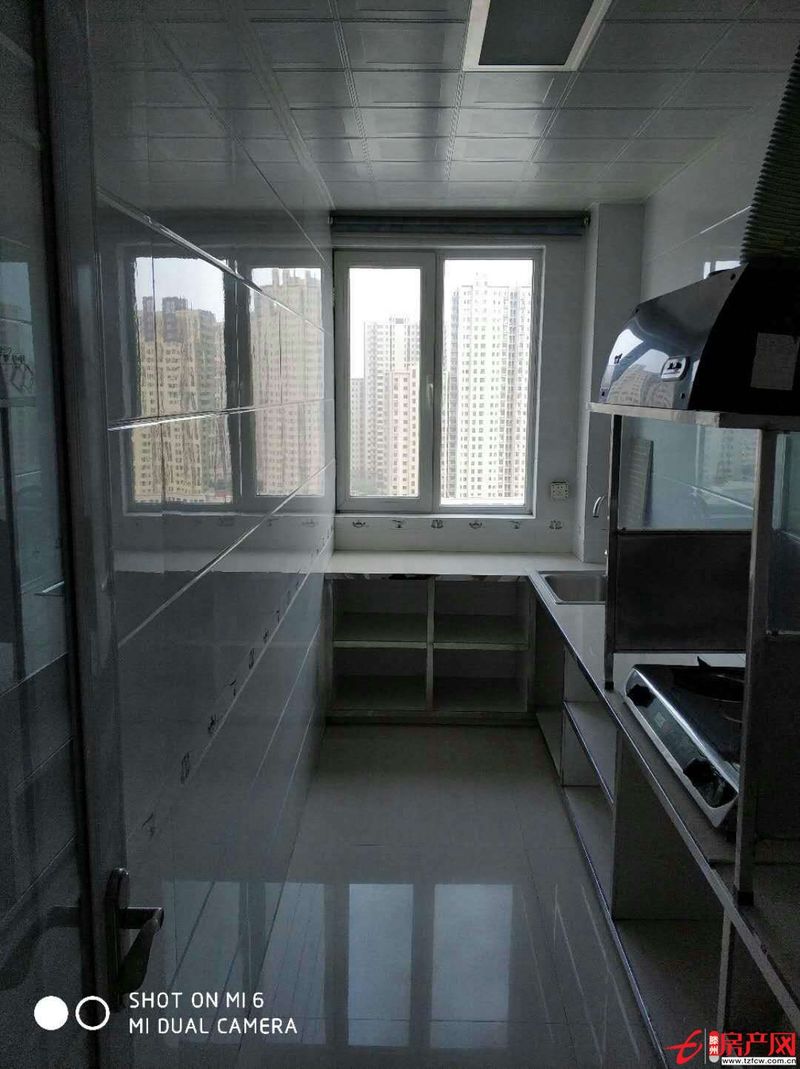 威尼斯经典三室精装修，可贷款，学区房