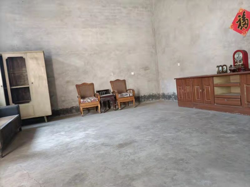 普通装修2室2厅0卫200m²350元/月