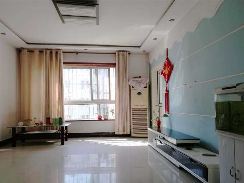 精装修3室1厅1卫115m²采光好学区房拎包入住