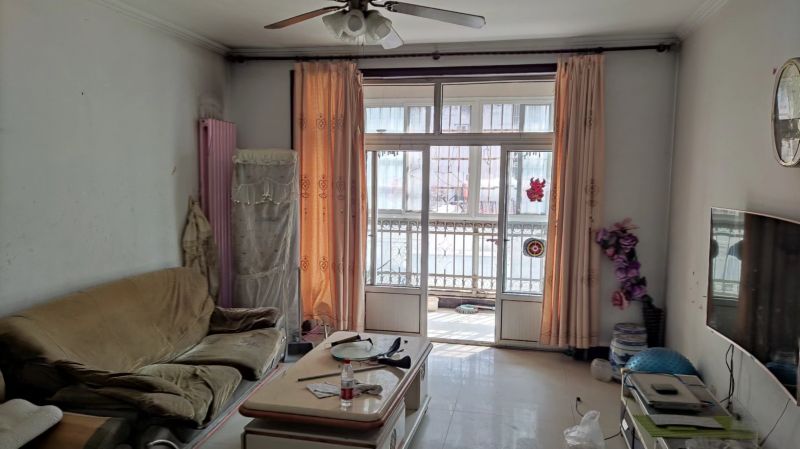 普通装修3室2厅2卫138m²2000元/月