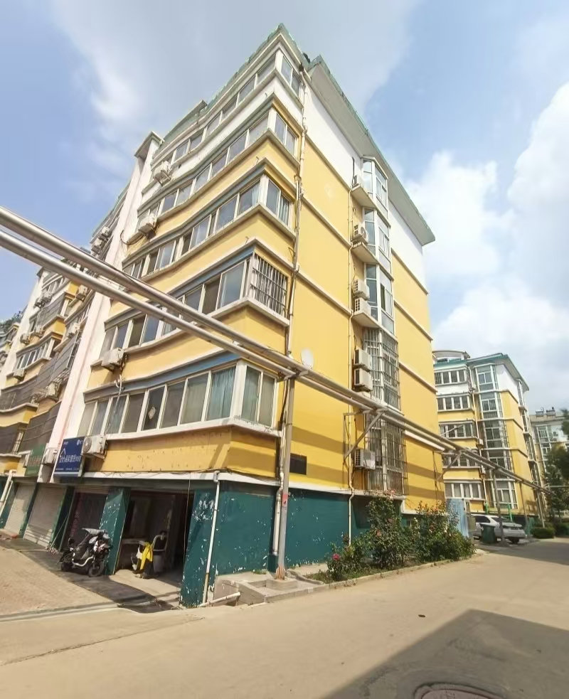精装修3室2厅2卫120m²1300元/月