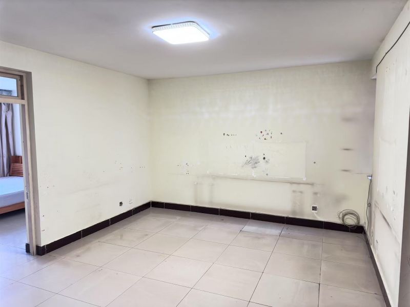 普通装修3室2厅1卫103m²1700元/月