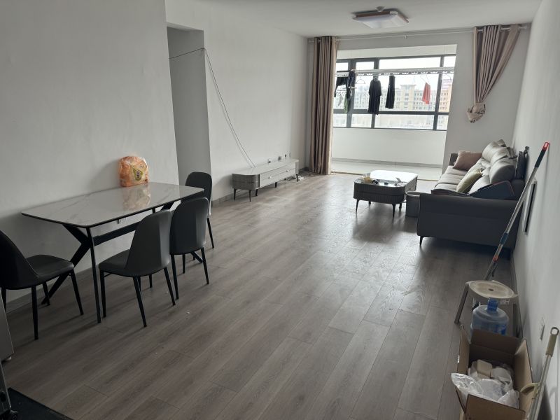 腾龙嘉苑精装修3室2厅2卫141m²1850元/月，拎包入住