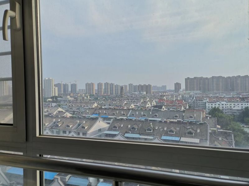 中央城个人的房子出租，价格便宜。122m²