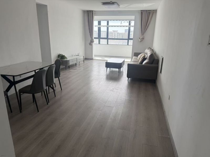 腾龙嘉苑拎包入住3室2厅2卫141m²1800元/月