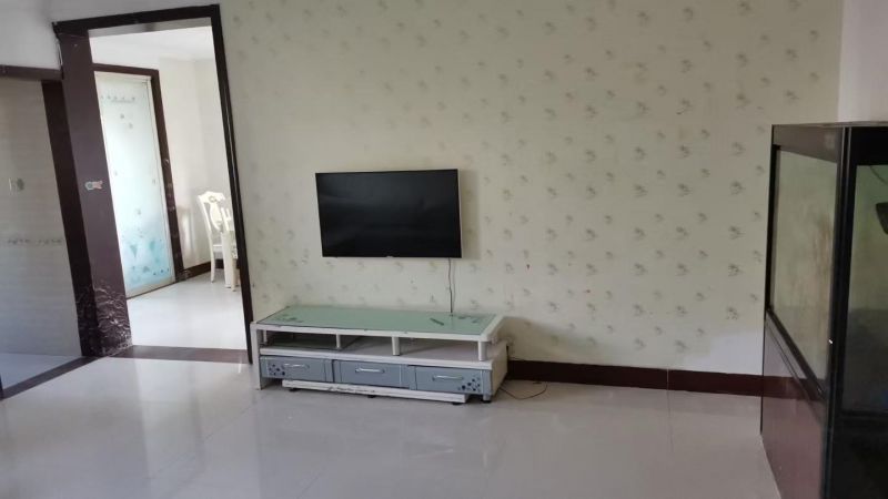 普通装修3室2厅2卫115m²1250元/月