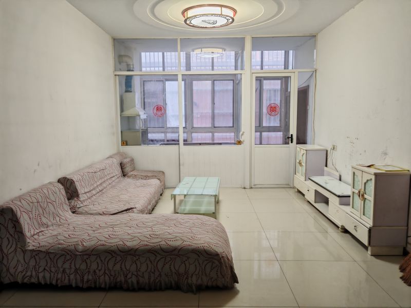 精装修3室2厅1卫140m²1600元/月
