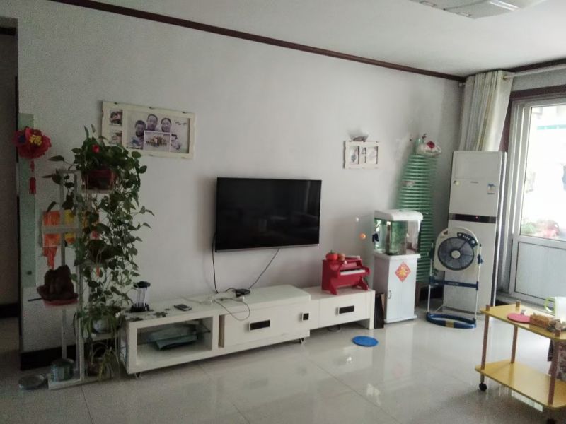 普通装修3室2厅1卫116m²1350元/月