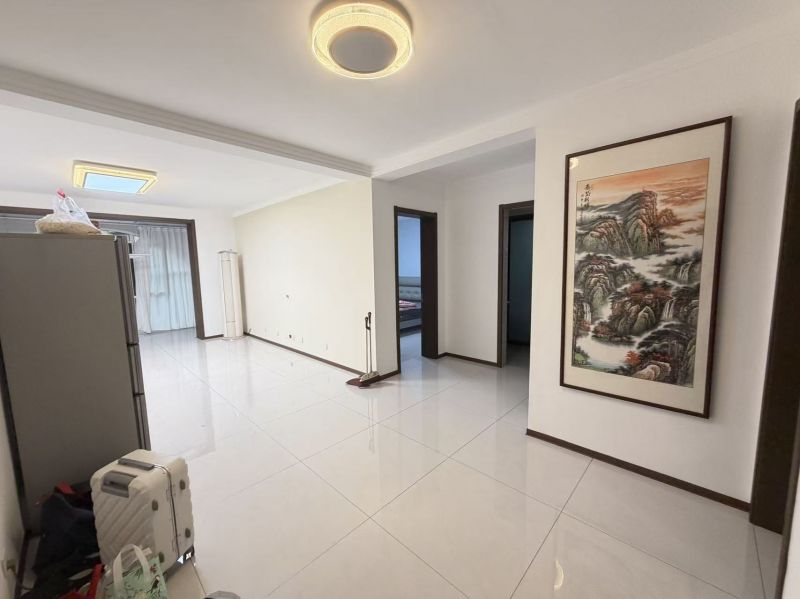 精装修3室2厅1卫115m²2300元/月