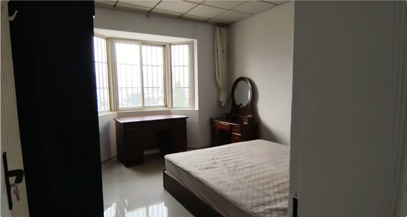 普通装修3室2厅1卫98m²1000元/月