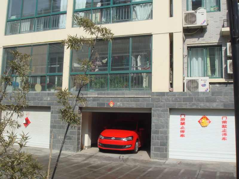 普通装修3室2厅1卫136m²2000元/月